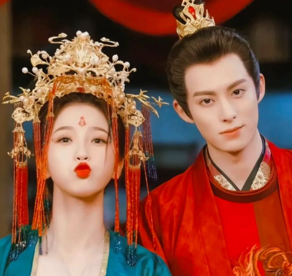 牛掌柜 小嗲精和下体2cm男星的恩怨！周深玩不起？